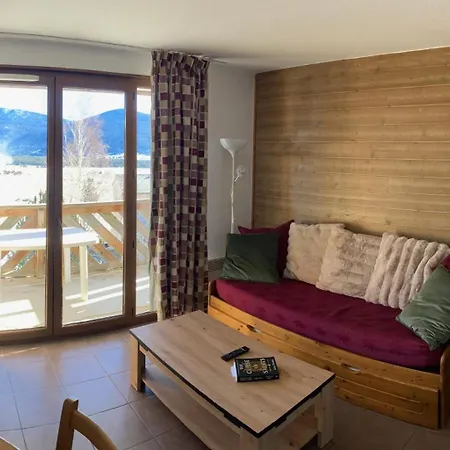 Avec Vue Sur Le Et Les Montagnes