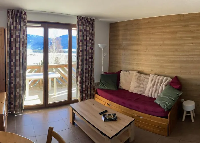 Avec Vue Sur Le Et Les Montagnes
